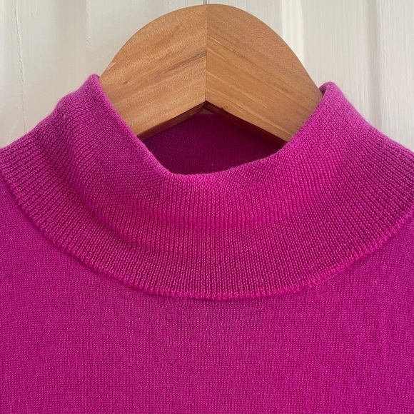 Tahari Magenta Merino Wool Knit Sleeveless Top Medium - Picture 3 of 6